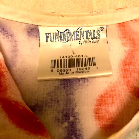 Large gummy bears scrub top 👚🐻 - Picture 7 of 7